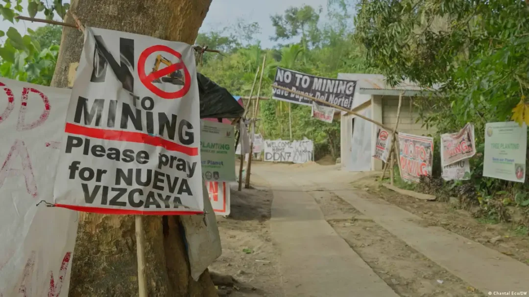 Barricades delay mining project in northern Philippines